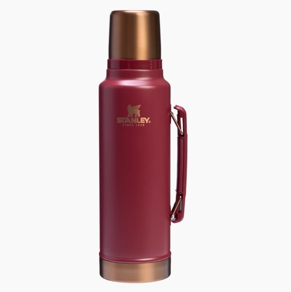 Stanley The Legendary Classic Bottle w/Buddy Cups | 1.5 QT/8 OZ - Picture 2 of 10